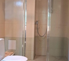 Номер комфорт с 1 двуспальной кроватью в Маршал