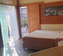 Двухместный номер Standard с видом на сад двуспальная кровать в Little Guest House Hotel
