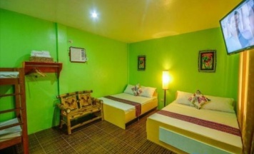 Кровать в общем номере в OYO 622 Butterfly Totem Guesthouse