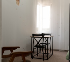 Шестиместный семейный люкс с балконом и с красивым видом из окна в Rodnik village&SPA