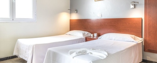Двухместный номер Standard с балконом 2 отдельные кровати в Hotel Blanca Paloma
