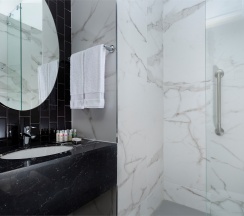 Стандартный номер с одной кроватью Queen в DoubleTree Moscow Arbat
