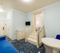 Семейный номер с балконом в Dvin