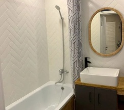Апартаменты с балконом и с красивым видом из окна в Квартира с Новым Ремонтом