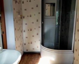 Четырехместный номер с 1 двуспальной или 2 односпальными кроватями с видом на озеро в Дом солнца