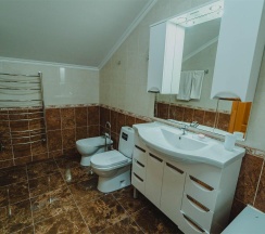 2-комнатный номер стандарт с 1 односпальной и 1 двуспальной кроватью в Анапа