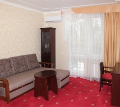 Семейный двухкомнатный номер с балконом в Премьер