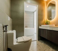 Люкс с балконом в La Vista Patong Hotel