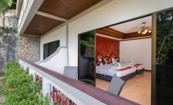 Номер семейный с видом на море в Memory Karon Resort