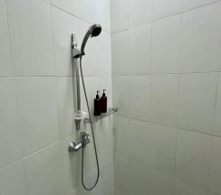 Двухместный номер Standard с балконом и с видом на сад двуспальная кровать в Mai Guesthouse Sanur