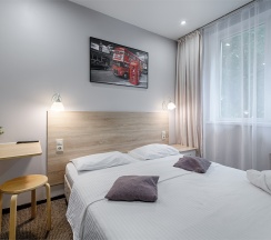 Улучшенный с двухспальной кроватью в Myhotel24 kristalin