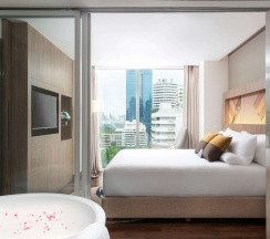 Двухместный семейный люкс двуспальная кровать в Novotel Bangkok Sukhumvit 20