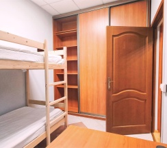 Шестиместная комната с 3 двухярусными кроватями в Аэроотель