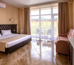 Семейный номер, второй этаж(двуспальная кровать и диван) в Ленивый тюлень