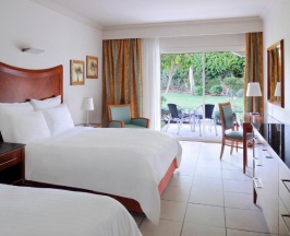 Двухместный номер Deluxe с видом на бассейн 2 отдельные кровати в Naama Bay Promenade Beach Resort by Accor