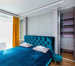 Жилая комната с двухспальной кроватью в 3-х квартире с общим санузлом и кухней Ш10-24 (1-2) в Какаду