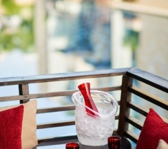 Люкс с балконом в Let's Sea Hua Hin Al Fresco Resort