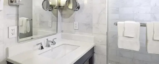 Номер Deluxe с видом на залив в Fontainebleau Miami Beach