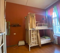 Место в 6-ти местном общем номере со шторками в Cuba coliving