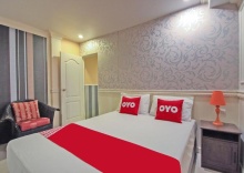 Двухместный люкс с красивым видом из окна двуспальная кровать в Oyo 1117 Phuket Airport Suites