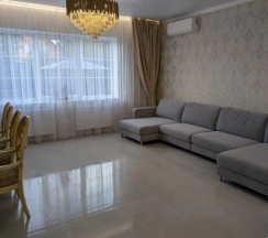 Шестиместный коттедж с балконом и рядом с пляжем в Гостевой дом