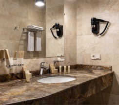 Делюкс с балконом и видом на горы в Montchalet SPA by Stellar Hotels