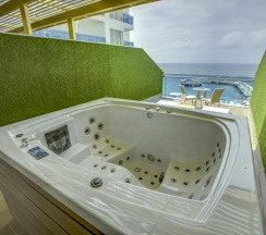 Номер Standard с видом на море в Azura Deluxe Resort & Spa