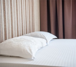 Семейный номер на троих-четверых гостей без балкона и видом во двор (корпус Б) в Оптимист