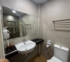 Двухместный номер Standard с видом на сад двуспальная кровать в Uthaithani Resort