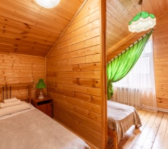 Шестиместный коттедж Боярский с балконом в Ателика Улиткино