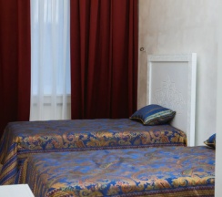 Двухместный номер Супериор (2 отдельные кровати) в Skyline Plaza Hotel