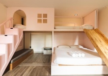 Семейный номер Deluxe в Arch39 Minimal Art & Craft Hotel