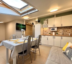 Апартаменты №10 "Люкс" на мансардном этаже в Саквояж