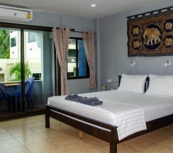 Двухместный номер Deluxe с балконом двуспальная кровать в Allstar Guesthouse