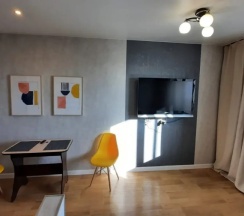 Двухместные апартаменты с балконом (двуспальная кровать) в Апартаменты ФЛАНСК (FLANSK) на Крылова