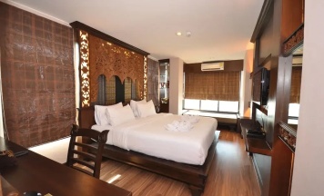 Двухместный номер Superior с видом на город двуспальная кровать в Chalelarn Hotel