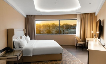 Двухместный люкс двуспальная кровать в Mövenpick Samarkand