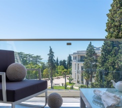 Люкс с видом на море и балконом в Grand Royal Residences