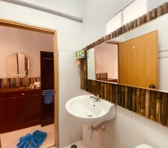 Двухместный номер Standard с видом на сад двуспальная кровать в Baan Kasirin Resort Pattaya Beach