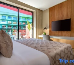 Двухместный номер Premium с видом на бассейн двуспальная кровать в Voco Monaco Dubai
