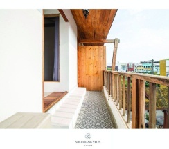 Трёхместный номер Superior с балконом в Sri Chiang Yeun Boutique House