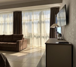 4-х местный Люкс с балконом в Жемчужина Черного моря