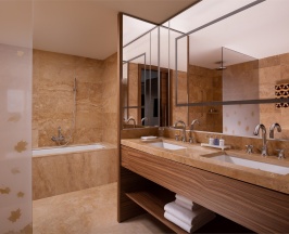 Люкс с видом на город в Radisson Blu Olympiyskiy Hotel Moscow