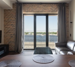 Lux апартамент для 5-х гостей с видом на реку в Sv Loft Apart
