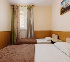 Апартаменты с отдельной спальней , кухней и видом на бассейн  до 3 гостей ( 1 этаж) в Дельфин парк