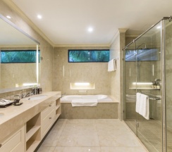 Вилла с 4 комнатами с видом на бассейн в Vinpearl Resort & Spa Nha Trang Bay
