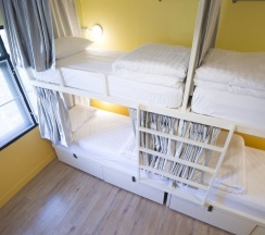 Кровать в общем номере в Bharani Hostel