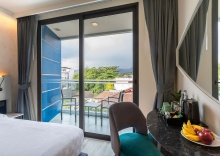 Номер Premier с балконом в Hotel Clover Patong Phuket