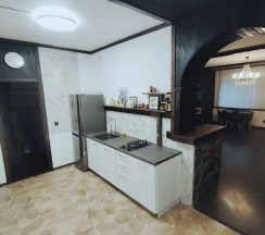 Апартаменты с 3 комнатами в Частный дом Хмелевского