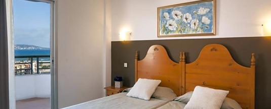 Четырёхместные апартаменты с 2 комнатами в Xon's Platja Hotel Apartments